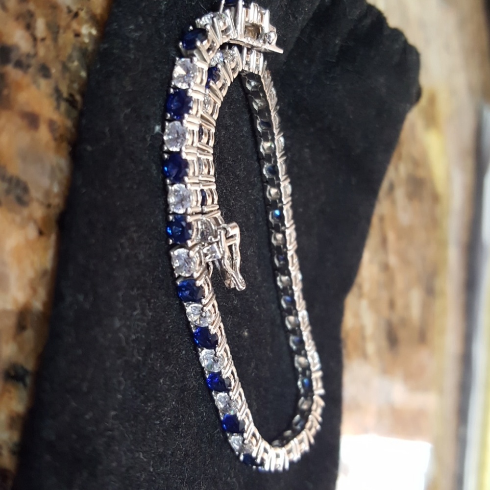 Diamonique bracelet silver & simulated sapphire!